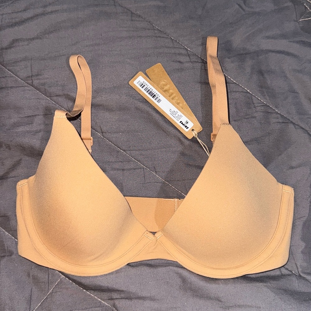 SKIMS FITS EVERYBODY SCOOP PLUNGE BRA 'OCHRE'